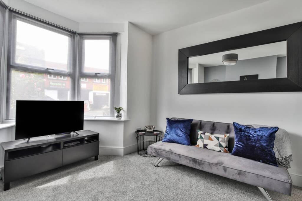 Refurbished Plush Property Great Transport Links Sheffield Exterior photo